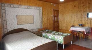 Гостевой дом Letniy Domik Геленджик Трехместный номер эконом-класса с общей ванной комнатой-4